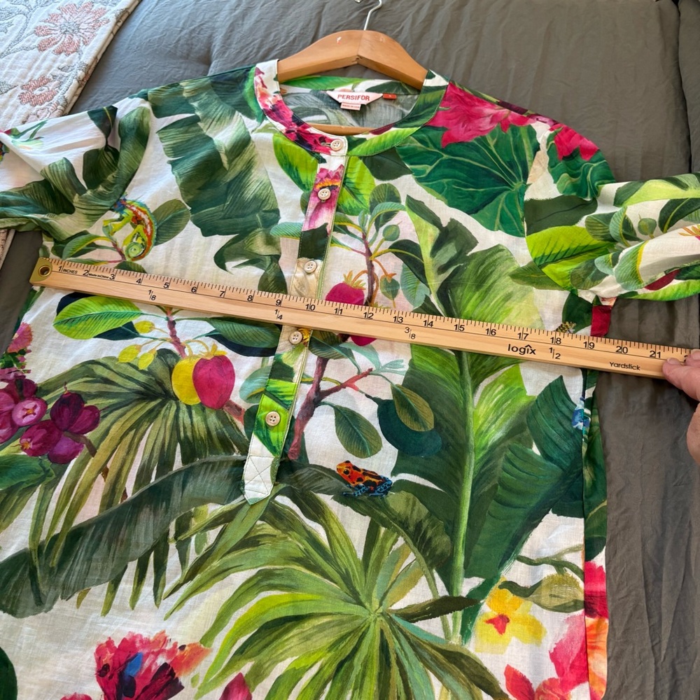 PERSIFOR Freya Placket Front Tropic in Grass Top. Size Small. - Picture 6 of 16